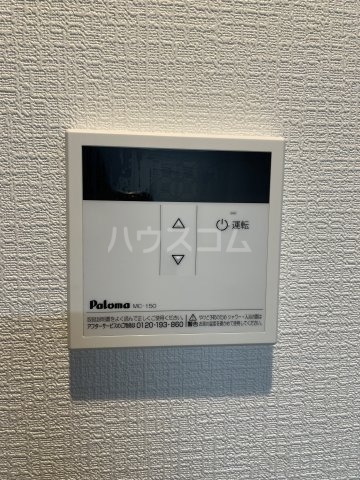 ����17