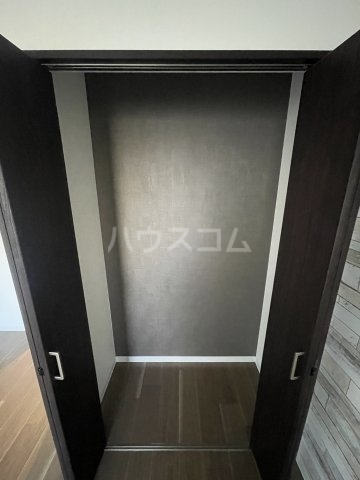 ����9