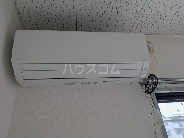 ����12
