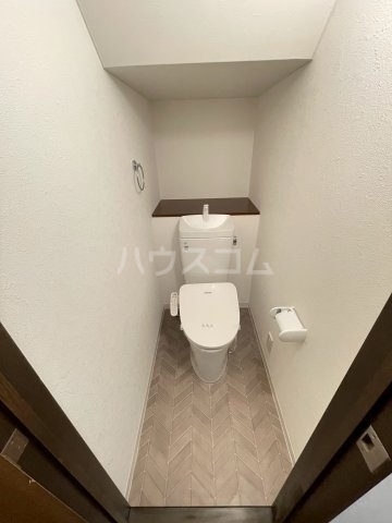 ����4