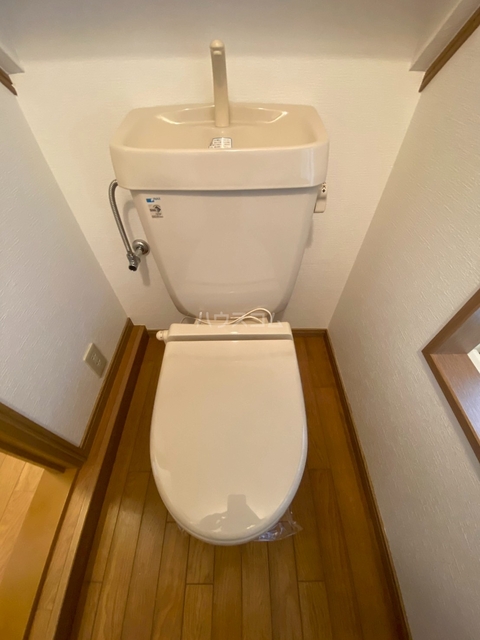 ����4