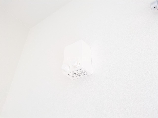����20