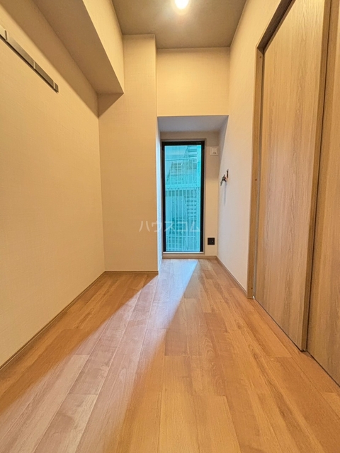 ����12