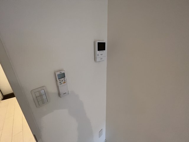 ����15