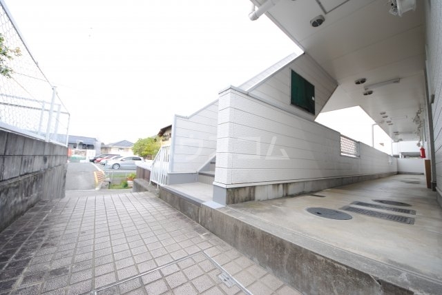 ����18
