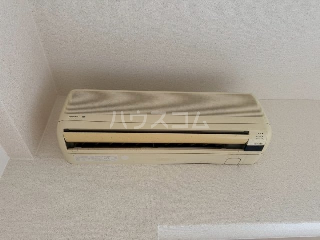 ����25