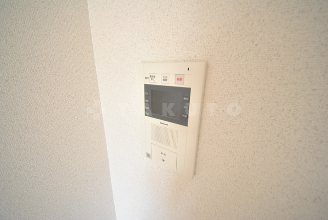 ����9