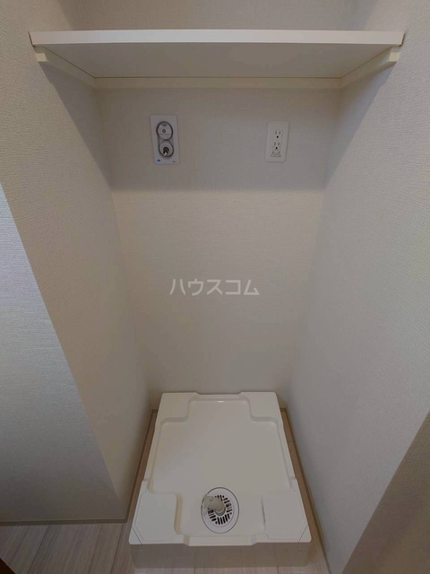 ����17