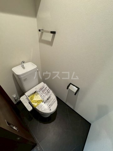 ����4
