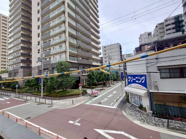 ����12