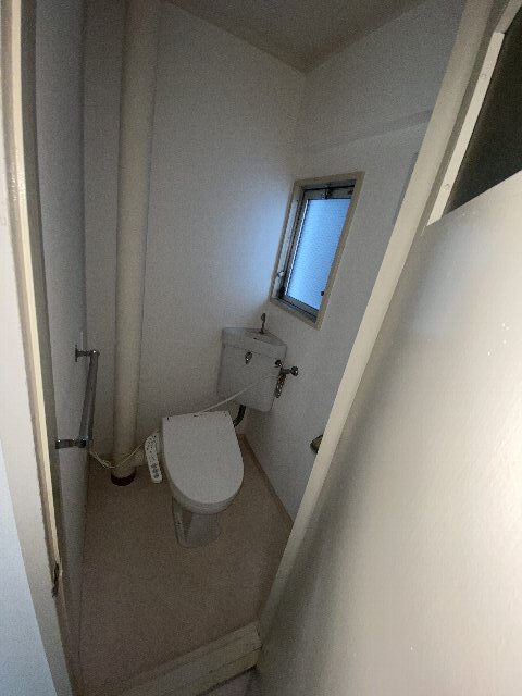 ����16