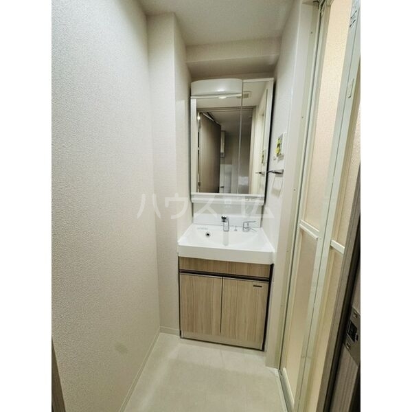 ����4