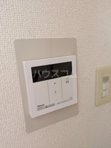 ����8