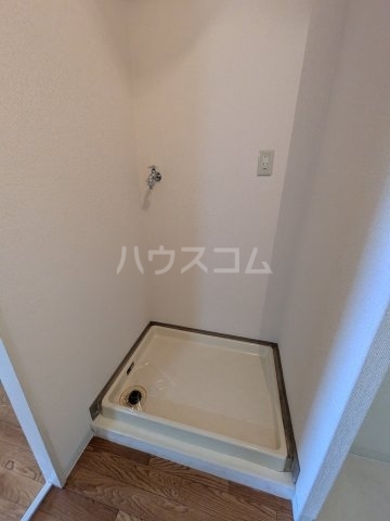����16