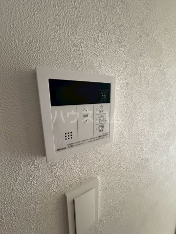 ����18