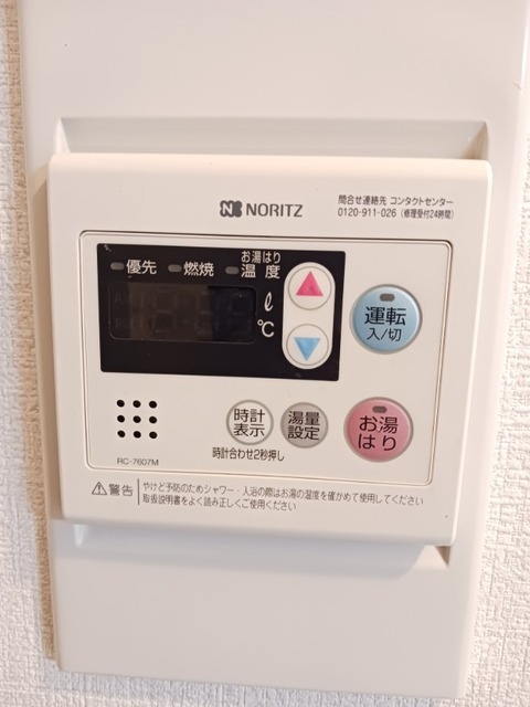 ����12