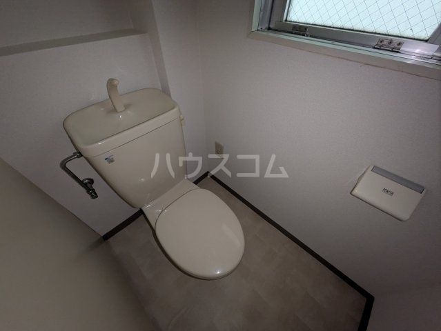����4