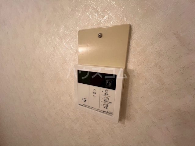����20