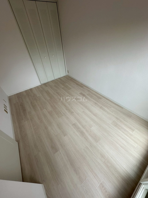 ����18
