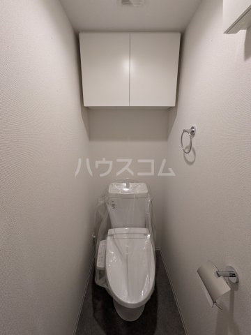 ����4