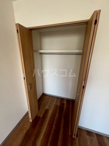 ����23
