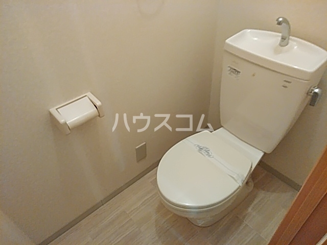 ����4