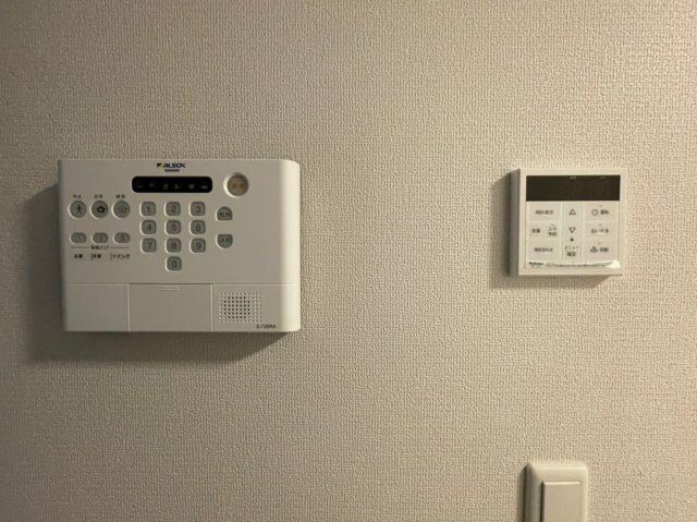 ����15