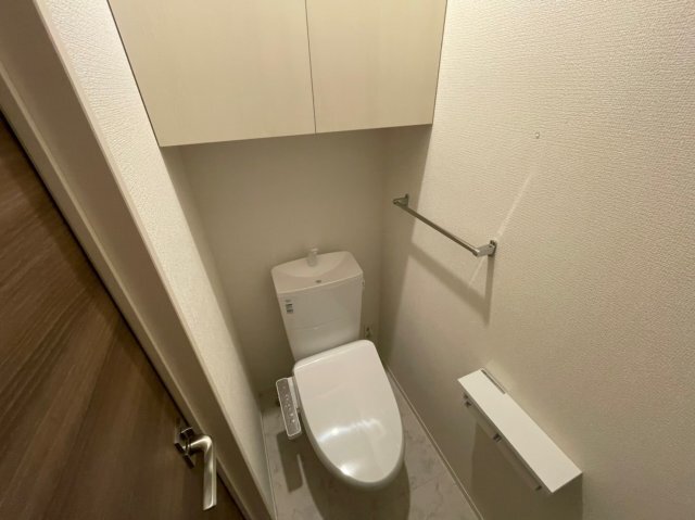 ����4