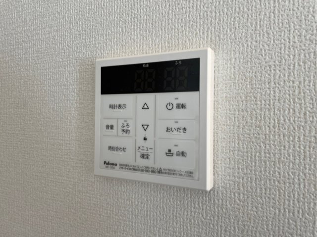 ����15