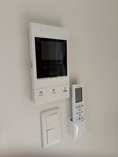 ����12