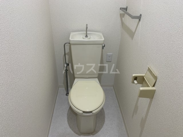 ����4