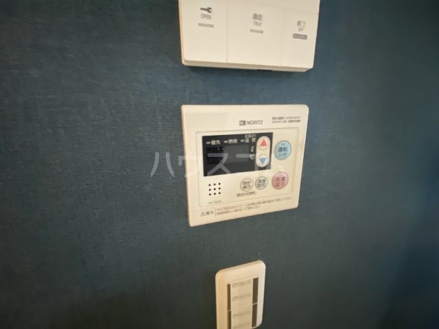 ����20