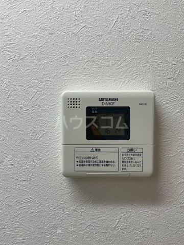����15