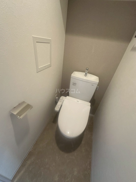����4