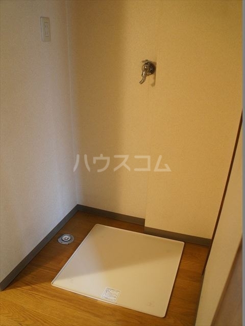 ����9