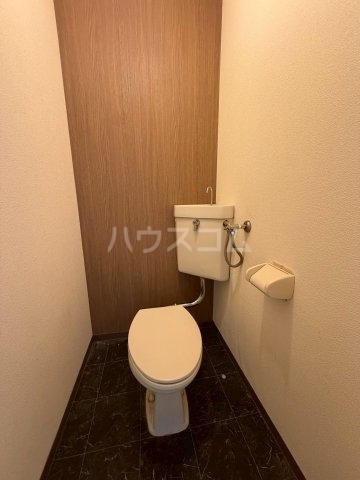 ����4