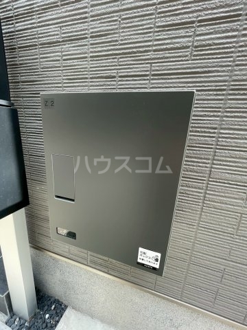 ����12