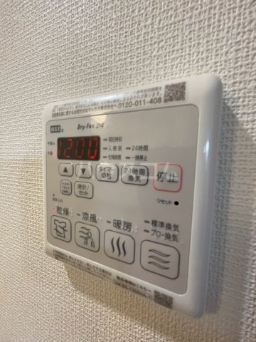 ����15