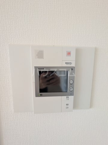 ����12