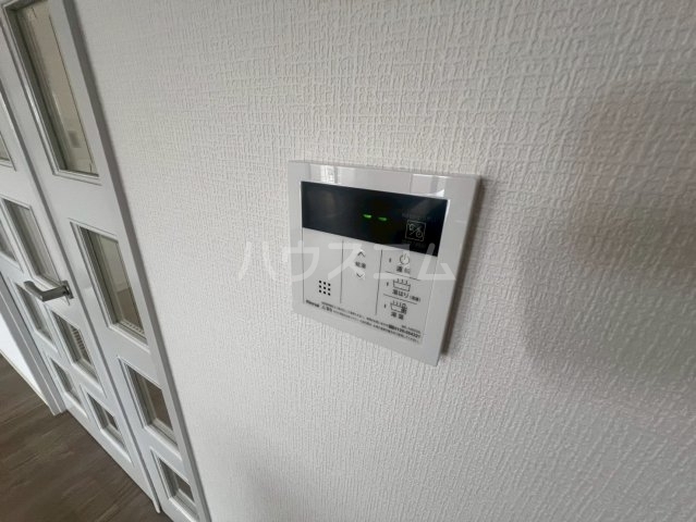 ����25