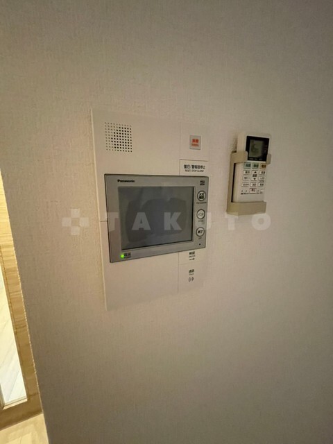 ����9