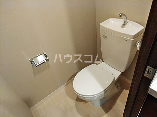 ����4