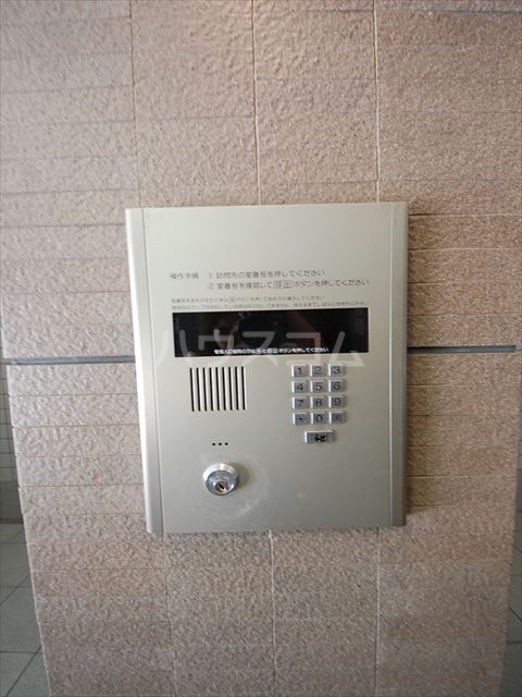 ����12