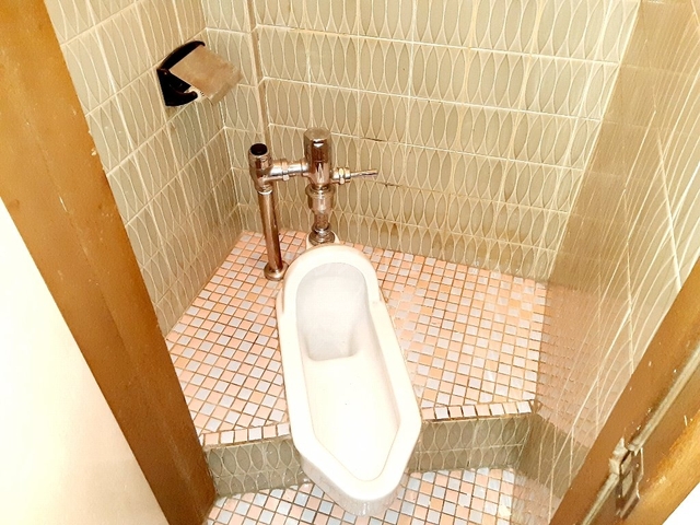 ����4