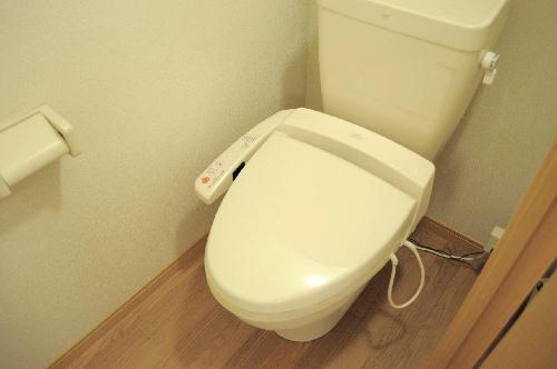 ����4