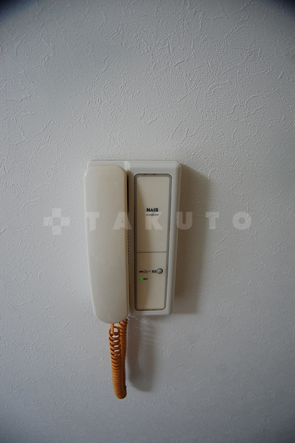 ����9