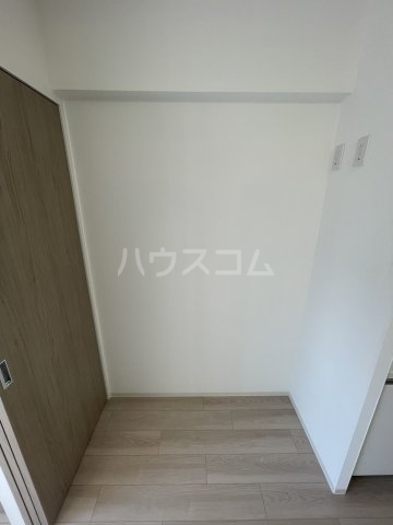 ����15