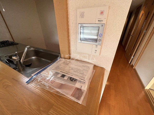 ����20