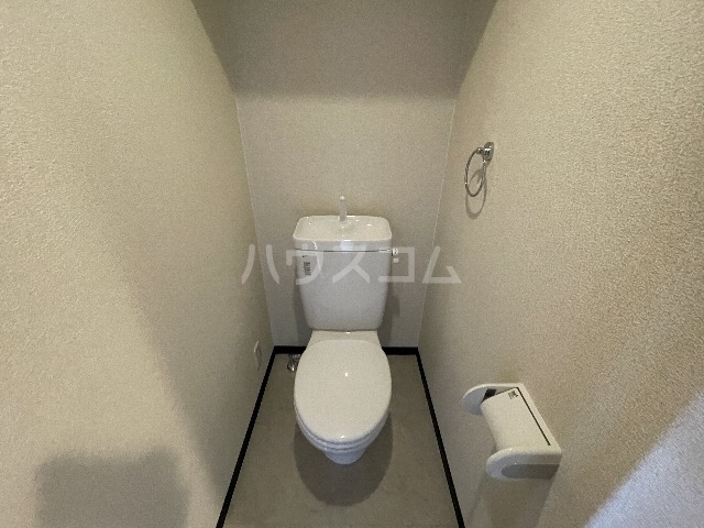 ����4