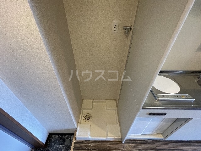 ����9